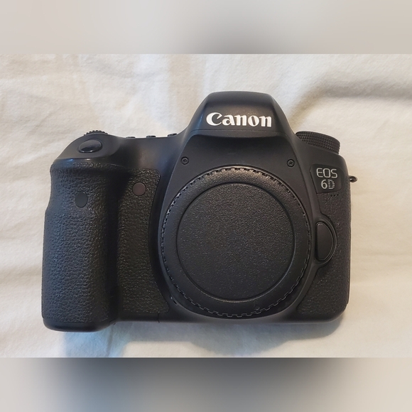 Canon EOS 6D Full Frame Body Only - Picture 2 of 7
